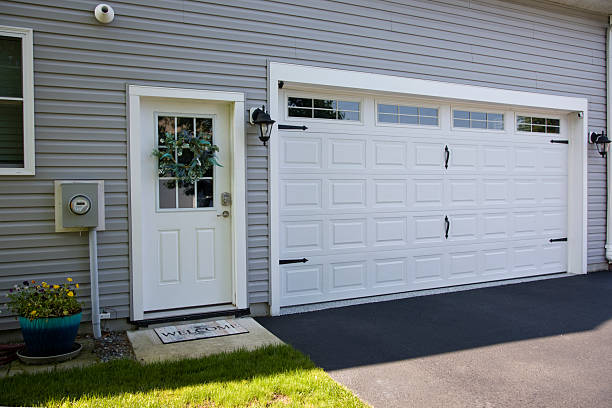 24/7 Emergency Garage Door Panel Replacement experts in Holly Springs, GA